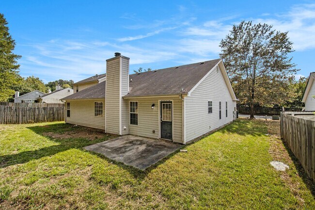 Building Photo - 3 Bedroom 2 Bathroom House