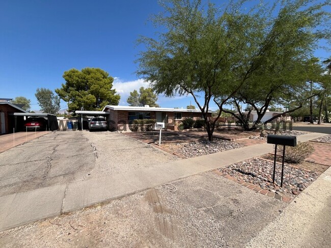 Building Photo - Four Bedroom Home/Two Bath Home