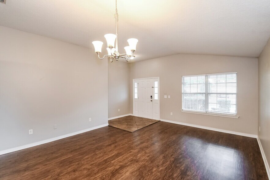 Building Photo - 2530 Fox Hill Ln