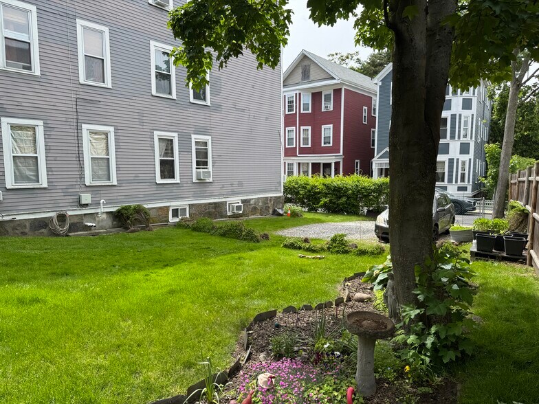 Building Photo - 21 Haverford Street
