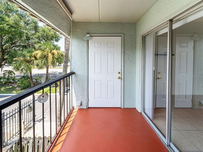 Building Photo - 2876 Somerset Park Dr