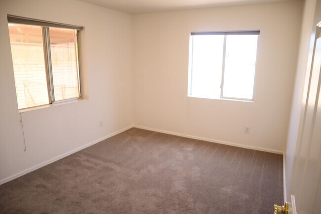 Building Photo - NEW A/C, Freshly Painted Inside and Outsid...