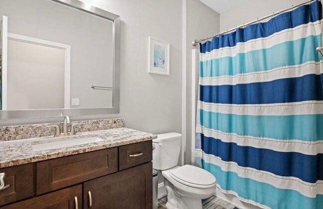 Building Photo - Solar-Powered 4BR Home Near Eglin & Hurlburt AFB– Fort Walton Beach!