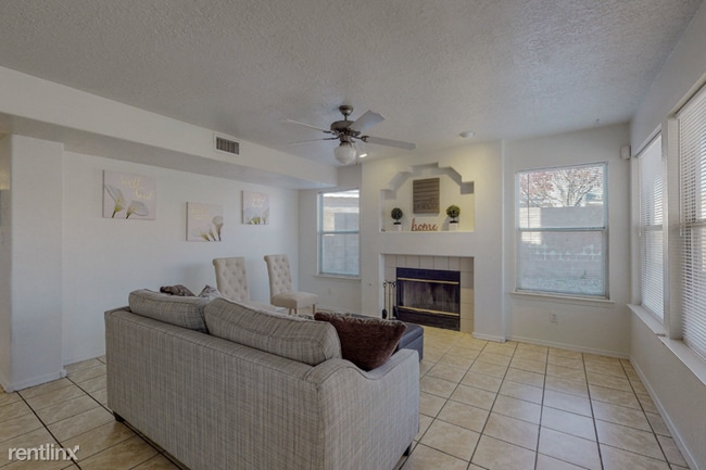 Building Photo - 4 br, 3 bath House - 8416 La Paloma Court ...
