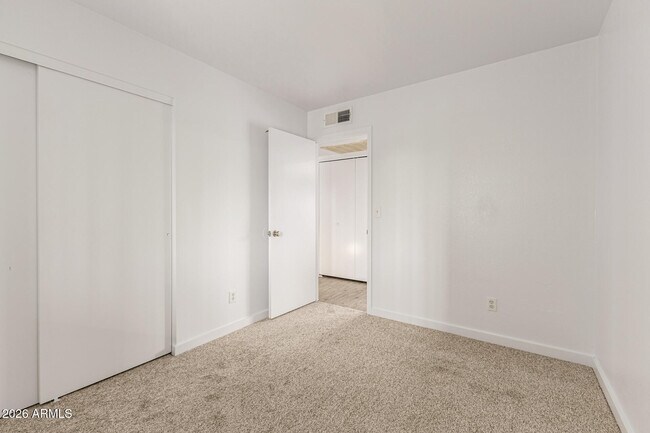 Building Photo - 7253 S Alder Dr