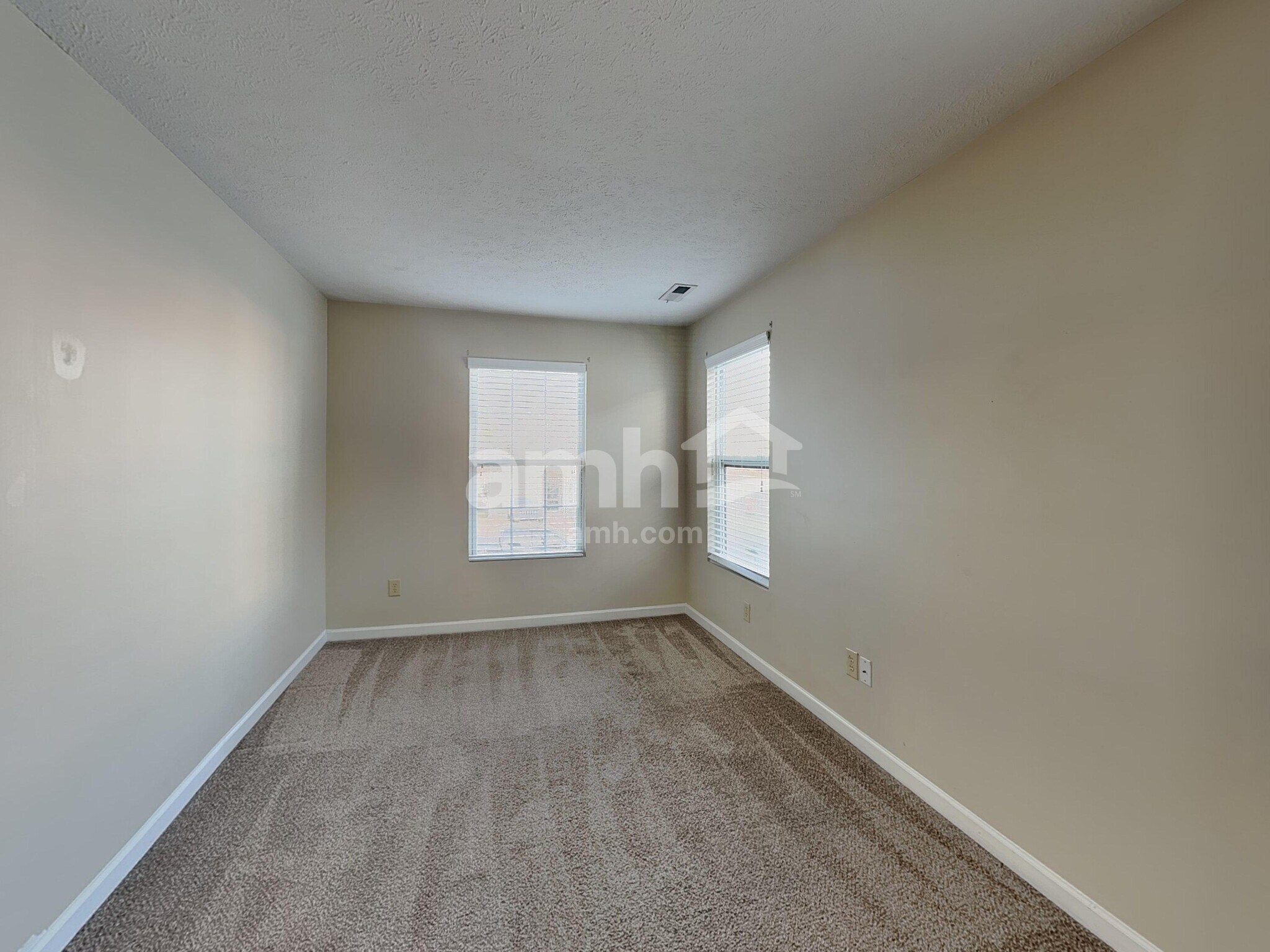 Building Photo - 926 Littleton Dr