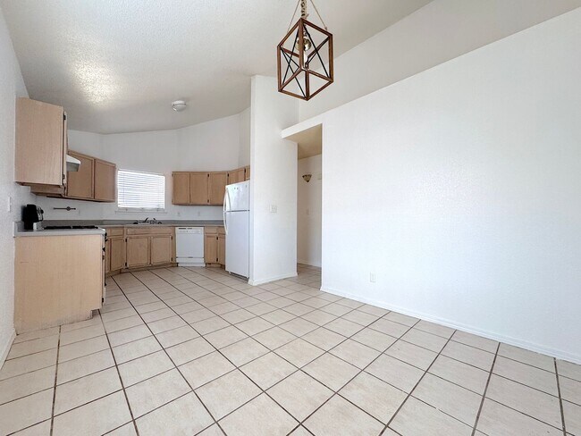 Building Photo - East El Paso 3 bed Refirg A/C