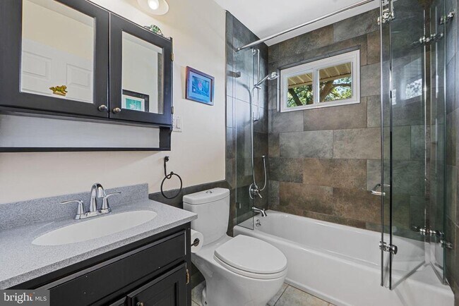 Building Photo - 5929 Avon Dr