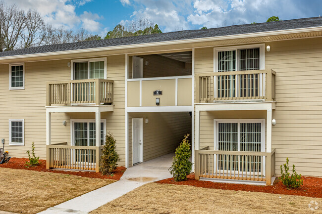 Building Photo - The Villages at South River