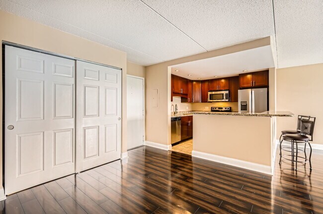 Building Photo - 2015 S Finley Rd