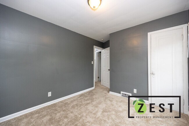 Building Photo - Beautiful 3 bedroom 1 Bath OPEN HOUSE 11/26 2PM-2:30PM