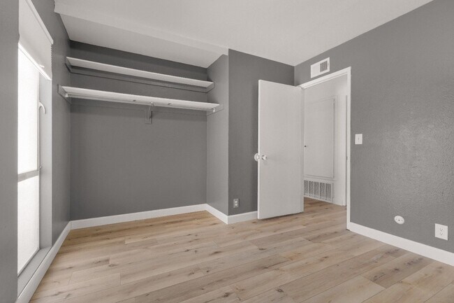 Building Photo - 2863 Roseann Ave