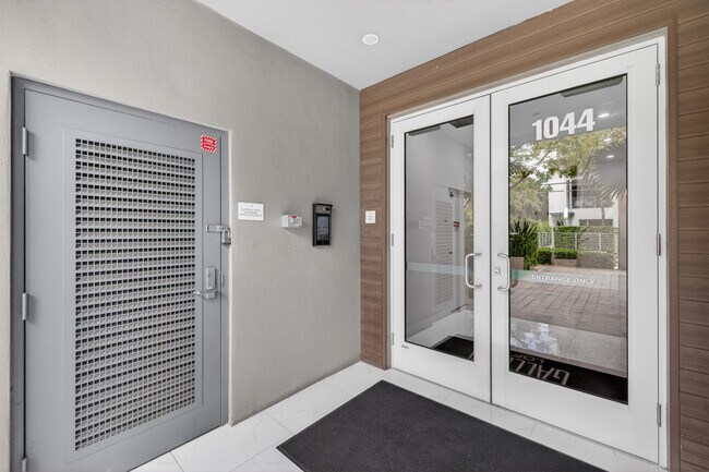 Building Photo - 1044 NE 18th Ave