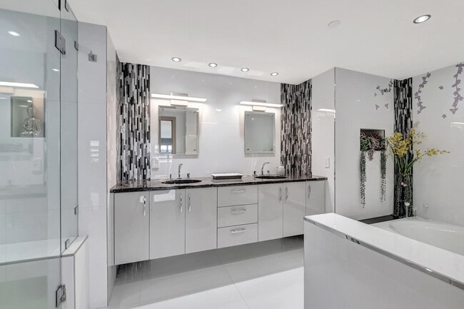 Building Photo - 4301 N Ocean Blvd