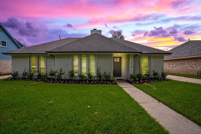 Primary Photo - 2818 Green Fields Dr