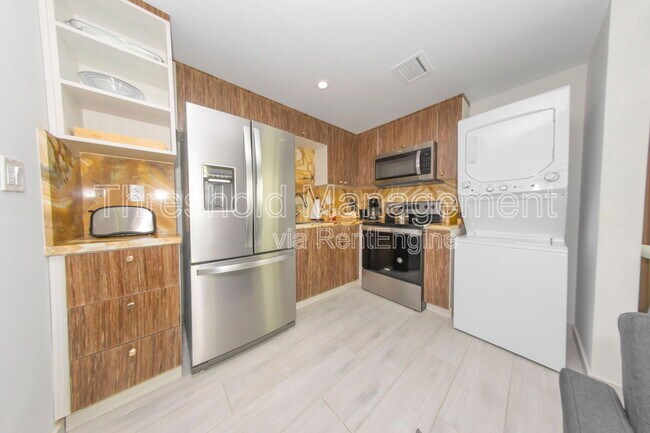 Building Photo - 820 Ocean Dr