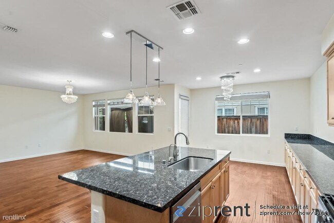 Building Photo - 5 br, 3 bath House - 334 Pacifica Drive, B...