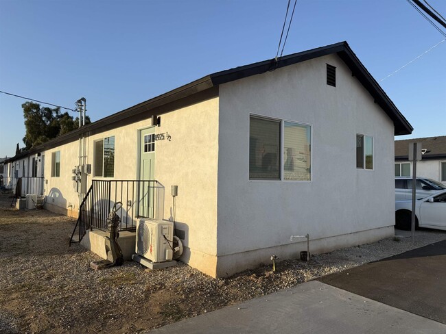 Building Photo - 8925 Cottonwood Ave
