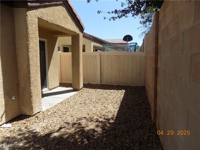 Building Photo - 6375 Salmon Mountain Ave