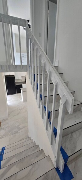 Building Photo - 217 2nd Ter