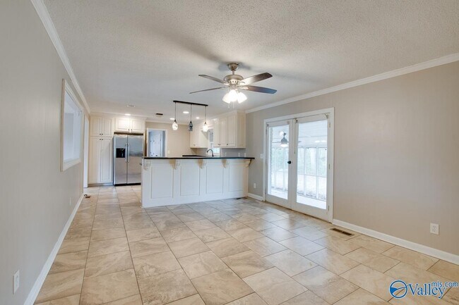 Building Photo - 2107 Edinburgh Dr SW