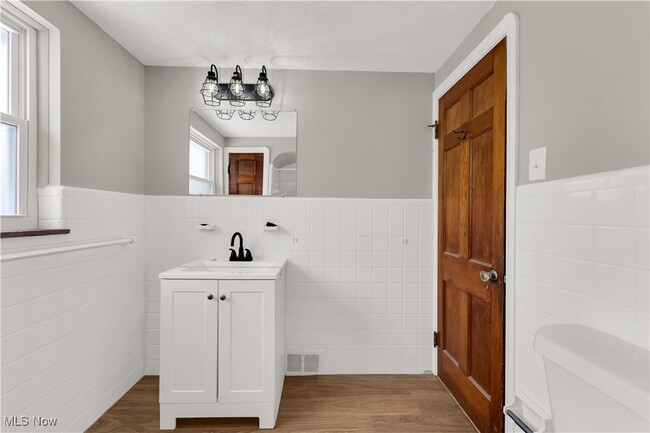 Building Photo - 17416 Throckley Ave