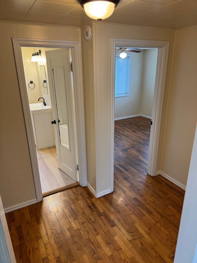 Building Photo - Updated 3 bedroom 1 bathroom house on a huge lot!