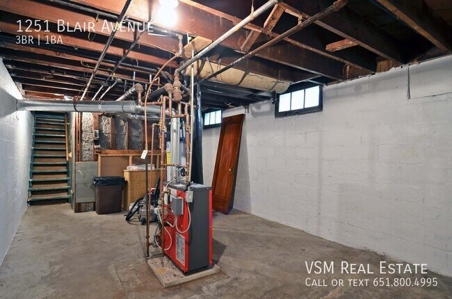Building Photo - Beautiful 3 BD / 1 BA St. Paul Duplex.