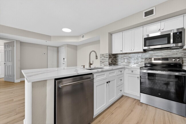 Building Photo - 167 Yacht Club Way