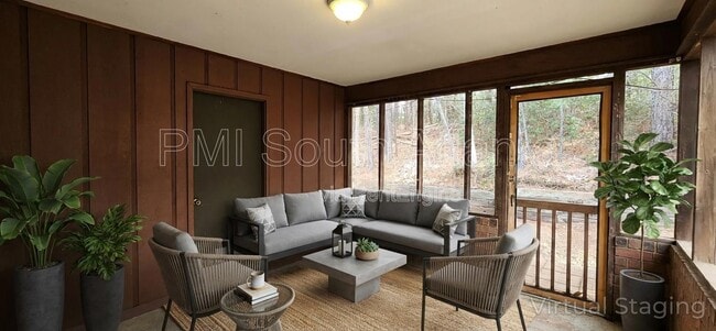 Building Photo - 3441 Southgate Trail SE