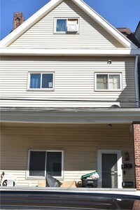 Building Photo - 214 11th St