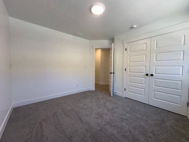 Building Photo - 5260 Acacia Dr