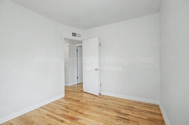 Building Photo - 2705 W Park Pl