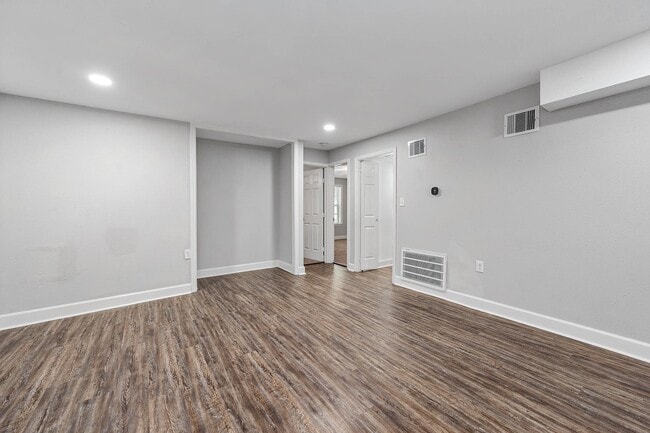 Building Photo - 611 N Pruett St