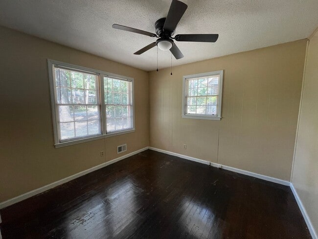 Building Photo - 6524 Camelot St