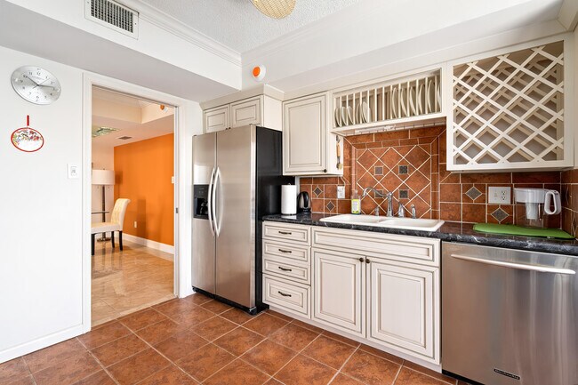 Building Photo - 5380 N Ocean Dr