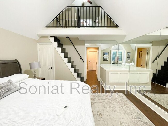 Building Photo - 936 Conti St