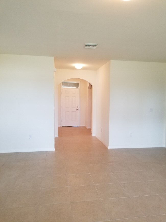 Building Photo - 220 SW 19th Terrace