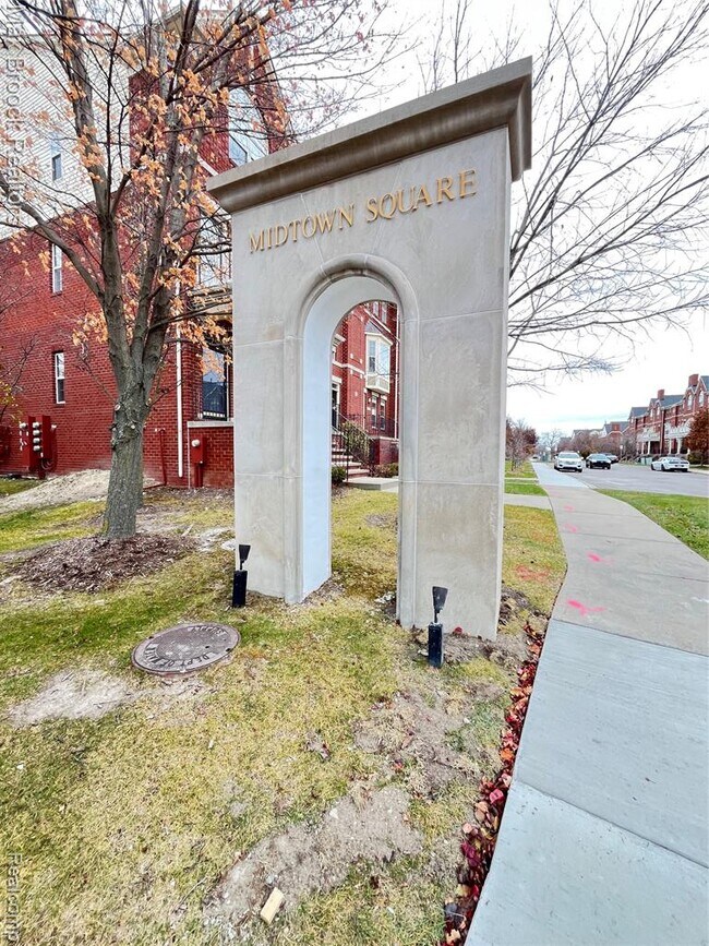 Building Photo - 3255 Camden Dr