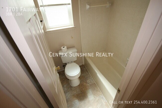 Building Photo - 1701 Fairway Dr