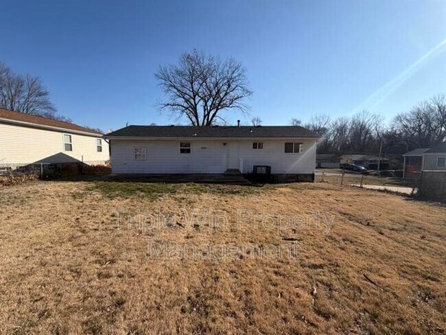 Building Photo - 10191 Mayfair Dr