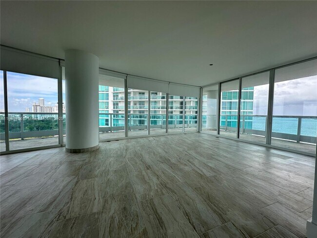 Building Photo - 2127 Brickell Ave