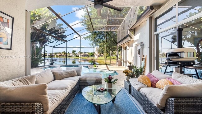 Building Photo - 2633 Oakbrook Dr