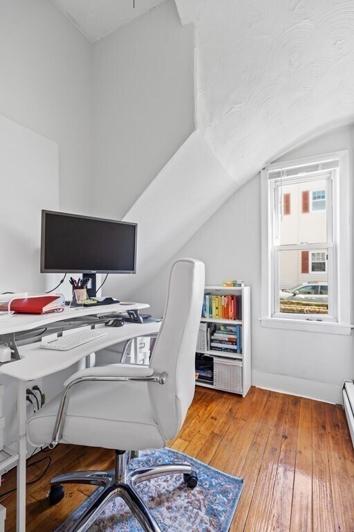 Building Photo - 703 E 2nd St