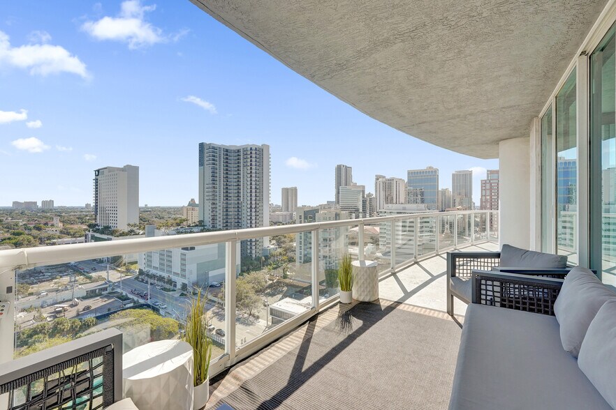 Building Photo - 315 NE 3rd Ave