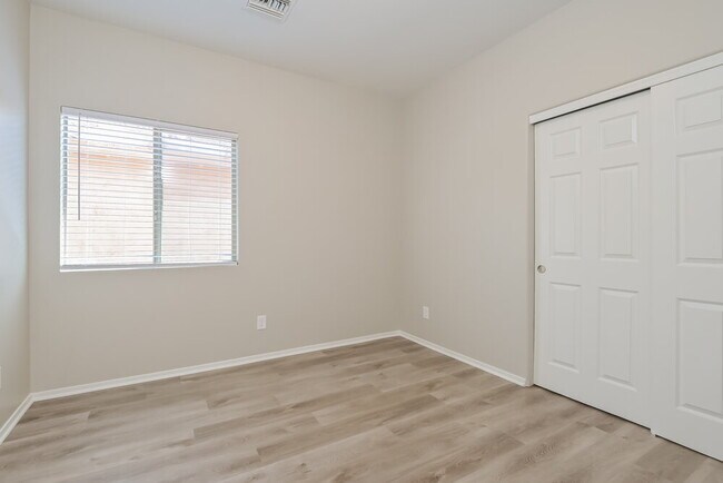 Building Photo - 306 E Calle CERITA