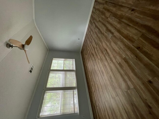 Building Photo - 27 Highoak Dr