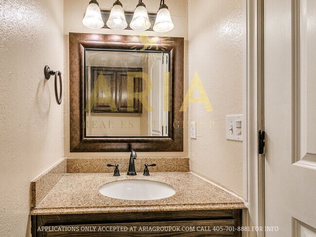 Building Photo - *639-641 Welston Cr.
