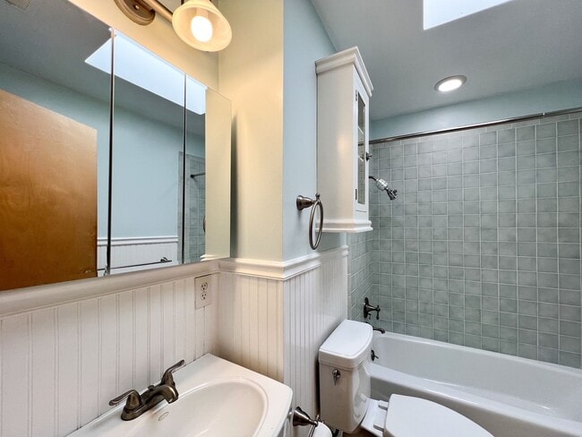 Building Photo - Single-Level Bel Aire Home with Spacious Layout