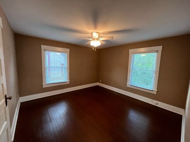 Building Photo - Beautiful house for rent!